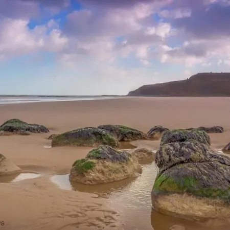 The House - Part Of The The Bay Village With Pool, Gym And Direct Access, Pub, Restaurant, Tennis And Meadows Walks *