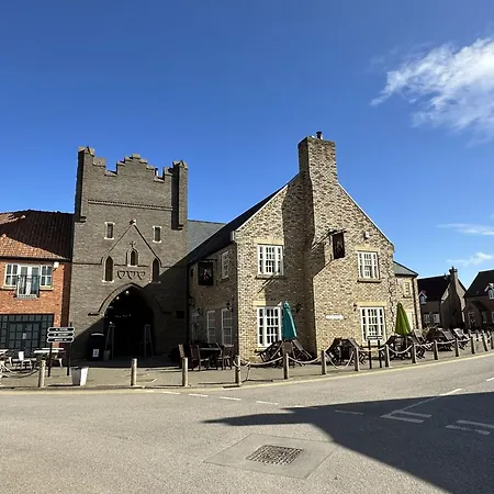 The House - Part Of The The Bay Village With Pool, Gym And Direct Access, Pub, Restaurant, Tennis And Meadows Walks