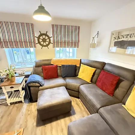 The House - Part Of The The Bay Village With Pool, Gym And Direct Access, Pub, Restaurant, Tennis And Meadows Walks