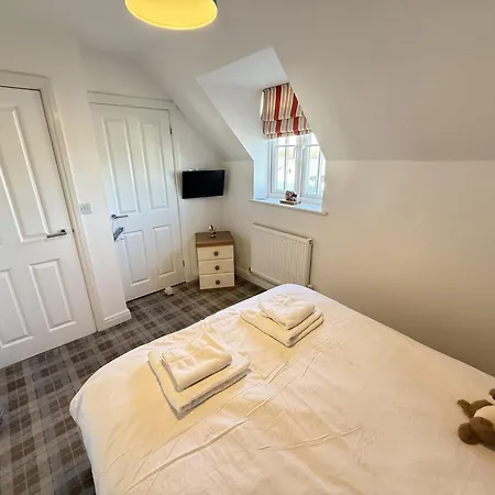 The House - Part Of The The Bay Village With Pool, Gym And Direct Access, Pub, Restaurant, Tennis And Meadows Walks Filey