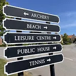 The House - Part Of The The Bay Village With Pool, Gym And Direct Access, Pub, Restaurant, Tennis And Meadows Walks 法利