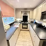 The House - Part Of The The Bay Village With Pool, Gym And Direct Access, Pub, Restaurant, Tennis And Meadows Walks 度假居 *