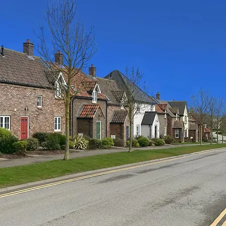 The House - Part Of The The Bay Village With Pool, Gym And Direct Access, Pub, Restaurant, Tennis And Meadows Walks Filey