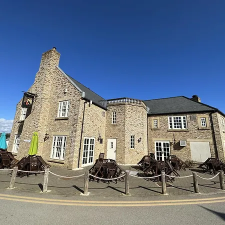 The House - Part Of The The Bay Village With Pool, Gym And Direct Access, Pub, Restaurant, Tennis And Meadows Walks 펜션