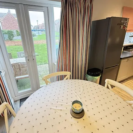 The House - Part Of The The Bay Village With Pool, Gym And Direct Access, Pub, Restaurant, Tennis And Meadows Walks Holiday home Filey