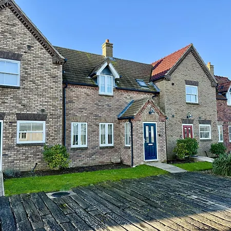 The House - Part Of The The Bay Village With Pool, Gym And Direct Access, Pub, Restaurant, Tennis And Meadows Walks Filey