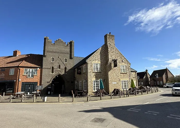 The House - Part Of The The Bay Village With Pool, Gym And Direct Access, Pub, Restaurant, Tennis And Meadows Walks