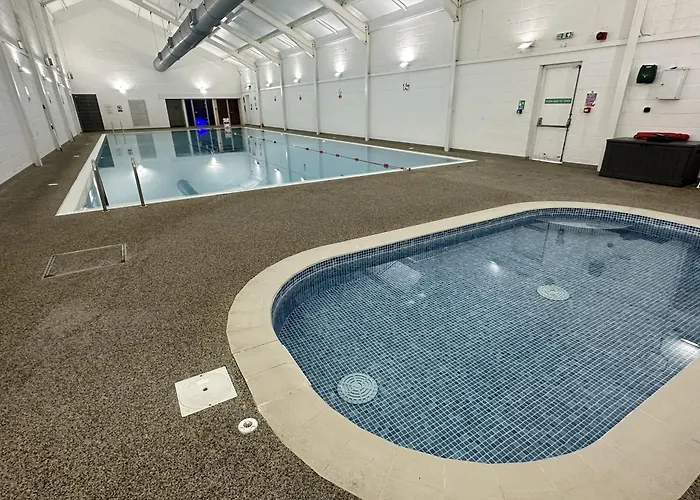 The House - Part Of The The Bay Village With Pool, Gym And Direct Access, Pub, Restaurant, Tennis And Meadows Walks *