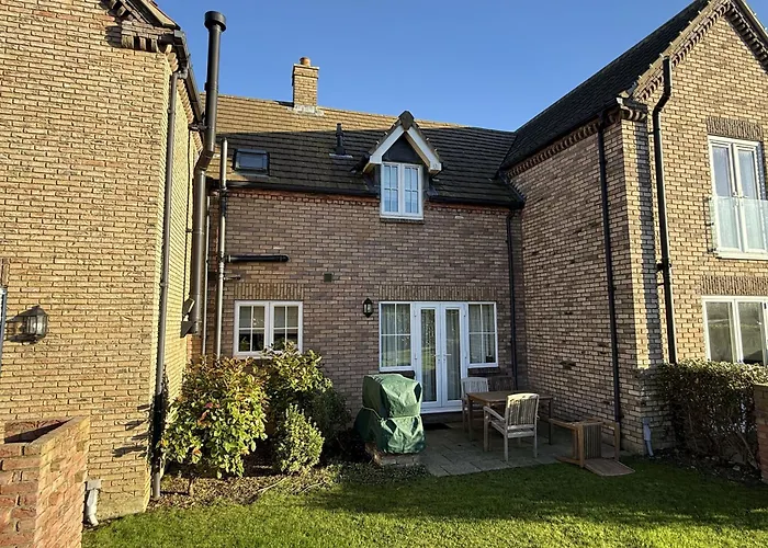 Hébergement de vacances The House - Part Of The The Bay Village With Pool, Gym And Direct Access, Pub, Restaurant, Tennis And Meadows Walks *