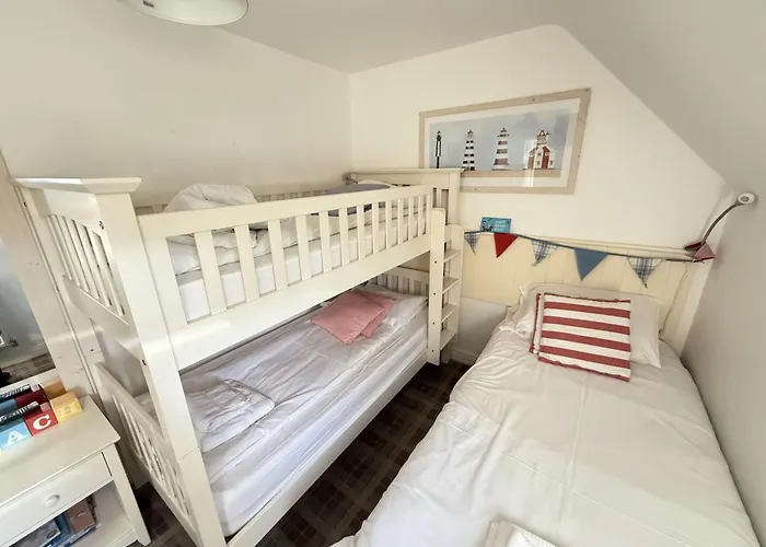 The House - Part Of The The Bay Village With Pool, Gym And Direct Access, Pub, Restaurant, Tennis And Meadows Walks *