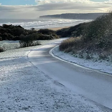 The House - Part Of The The Bay Village With Pool, Gym And Direct Access, Pub, Restaurant, Tennis And Meadows Walks Filey