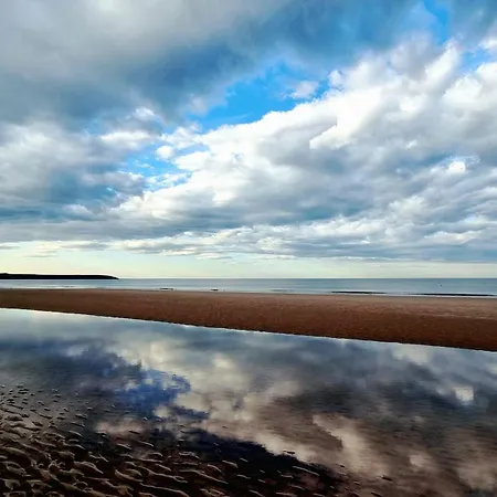 The House - Part Of The The Bay Village With Pool, Gym And Direct Access, Pub, Restaurant, Tennis And Meadows Walks Holiday home Filey