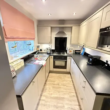 The House - Part Of The The Bay Village With Pool, Gym And Direct Access, Pub, Restaurant, Tennis And Meadows Walks Holiday home *